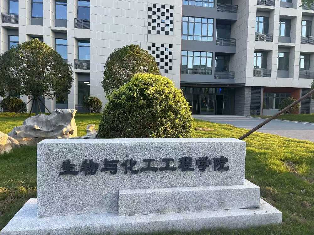 泰兴市扬州职业大学体育场高杆灯项目